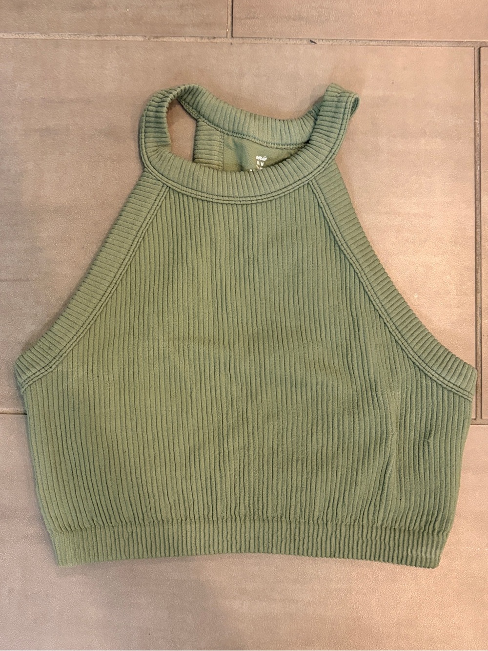 3-Pack Crop Top Workout Tops — Sage Green, Black, Dusty Green - Picture 2 of 7